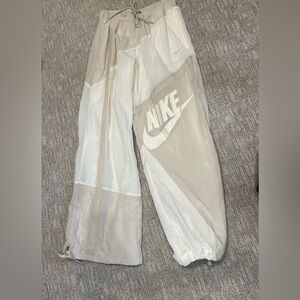 NIKE PARACHUTE PANTS
